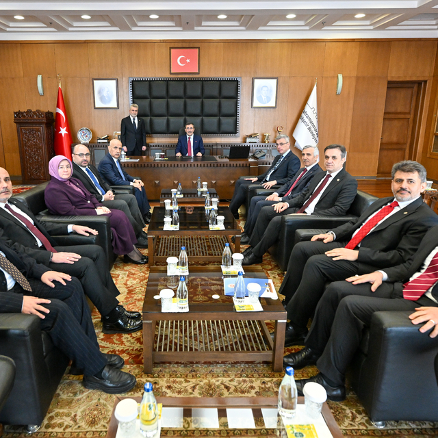 Cumhurbaşkanı Yardımcısı Yılmaz, Kahramanmaraş'ta ziyaretlerde bulundu