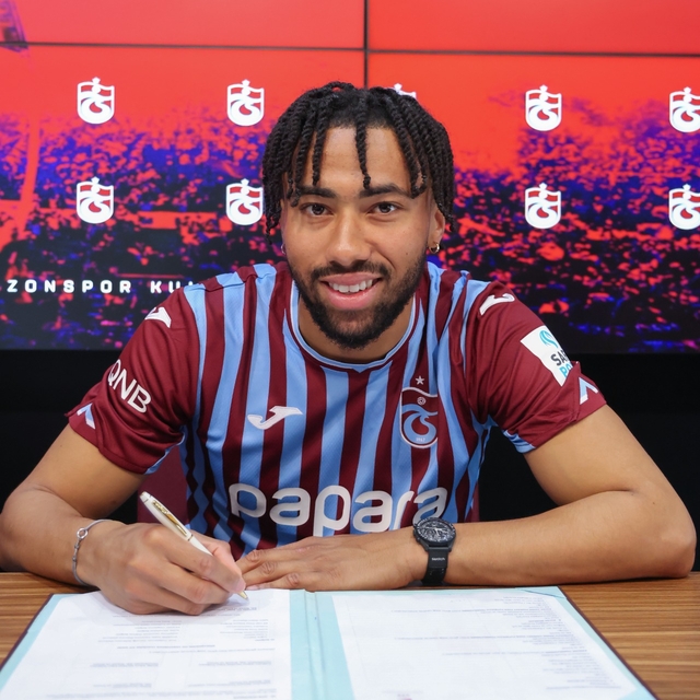 Trabzonspor'da yeni transfer Tim Jabol Folcarelli için imza töreni düzenlen...