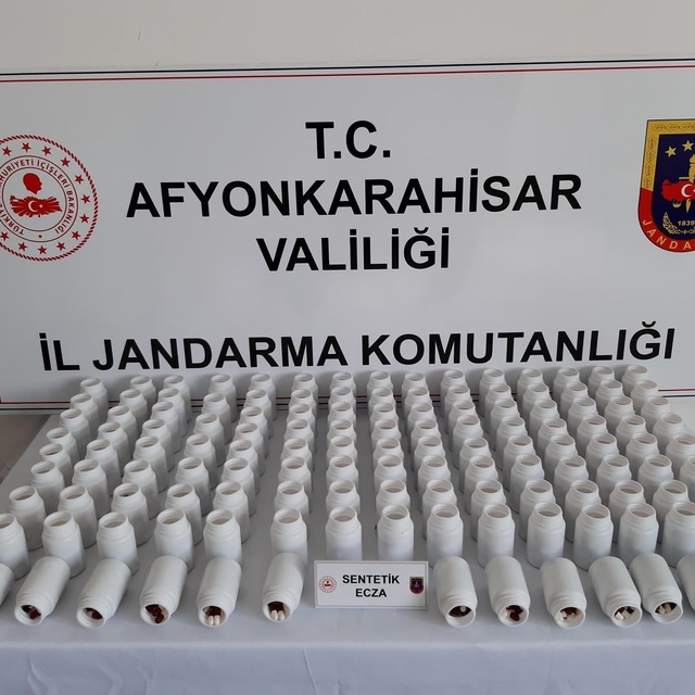 Afyonkarahisar'da uyuşturucu operasyonunda 4 zanlı yakalandı