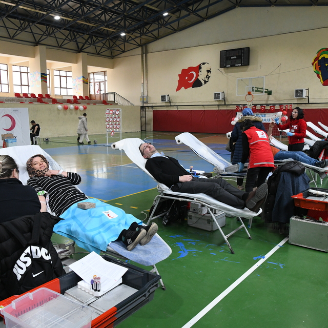 Türk Kızılay Lapseki'de kan bağışı kampanyası başlattı