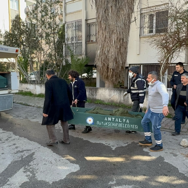 Antalya'da depoda çıkan yangında bir kişi öldü