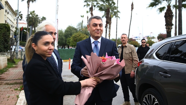 Mersin Valisi Atilla Toros görevine başladı: