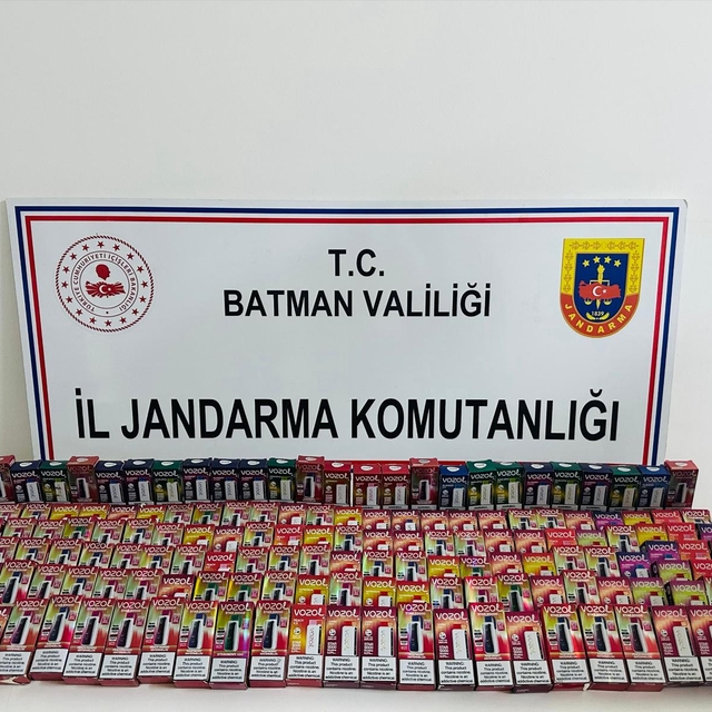 Batman'da bir yolcunun valizinde 210 kaçak elektronik sigara ele geçirildi