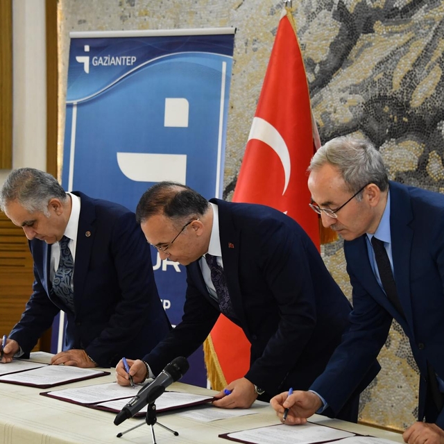 Gaziantep'te üniversite öğrencilerine yönelik "Gençlik Programı" protokolü...