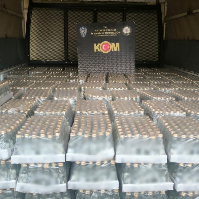 Antalya'da kaçakçılık ve organize suçlarla mücadele kapsamında operasyonlar...