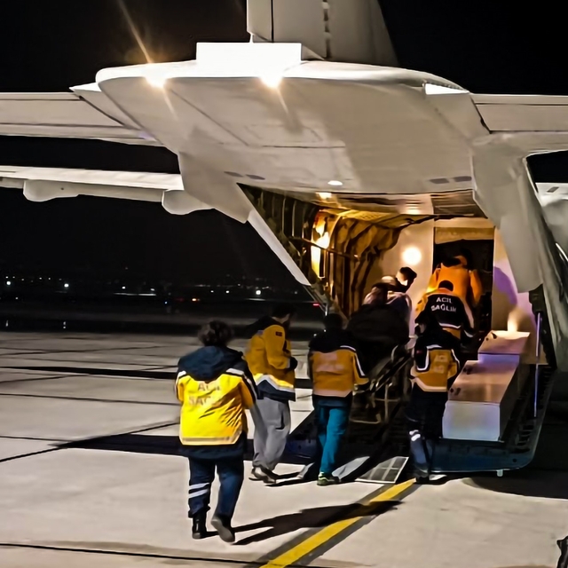 Hava Kuvvetlerine ait ambulans uçak kalp rahatsızlığı olan kişiyi Erzurum'd...