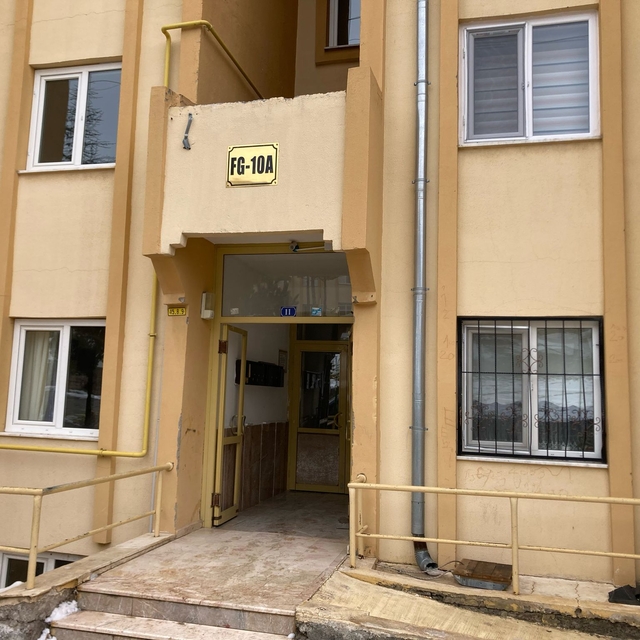 Kayseri'de yangında hasar gören ailenin evi kaymakamlık ve belediye desteği...