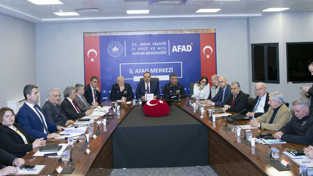 Aydın'da Ege Denizi'ndeki sismik aktiviteye yönelik risk değerlendirme toplantısı yapıldı