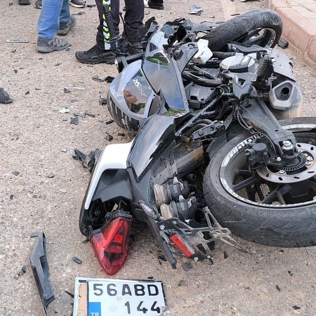 Siirt'te pikapla motosikletin çarpışması sonucu 1 kişi öldü, 1 kişi yaralan...