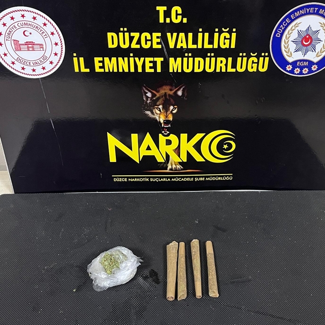 Interpol tarafından kırmızı bültenle aranan firari hükümlü Düzce'de yakalan...