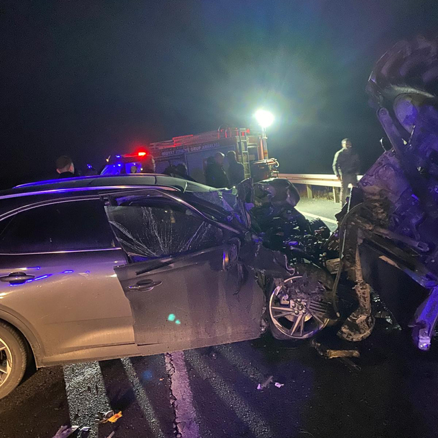 GÜNCELLEME - Mardin'de otomobil ile traktörün çarpıştığı kazada 1 kişi öldü...