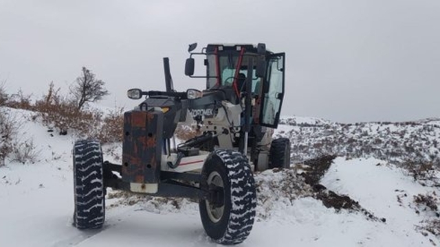 Elazığ'da kardan 154 köy yolu ulaşıma kapandı (2)