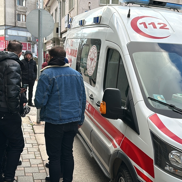 Şizofreni hastası koca, ayrı yaşadığı eşini tornavidayla 18 yerinden yarala...