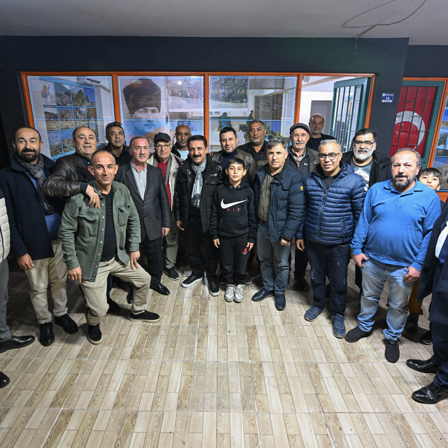 Şarkıcı Latif Doğan, Antalya'da hemşehrileriyle buluştu