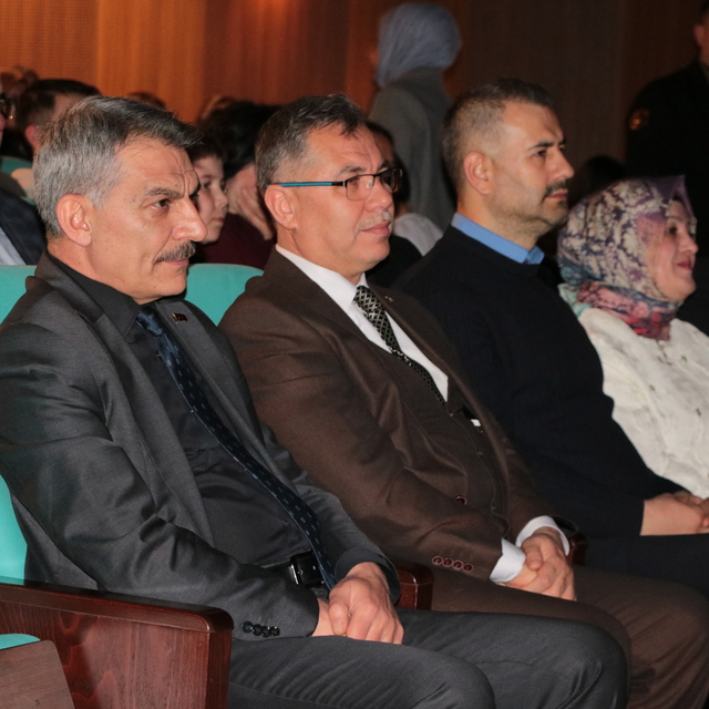 Yozgat'ta Liseler Arası Tiyatro Festivali başladı