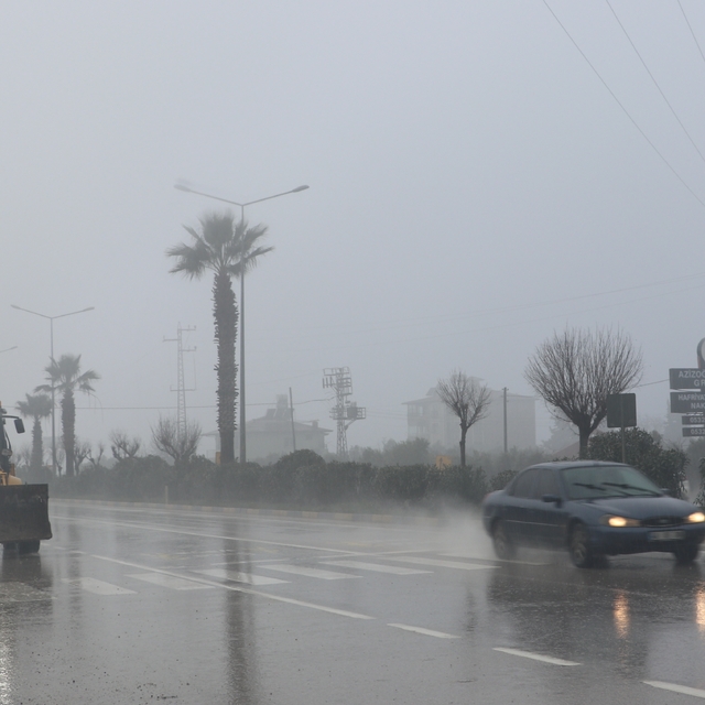 Hatay'da sis nedeniyle görüş mesafesi düştü