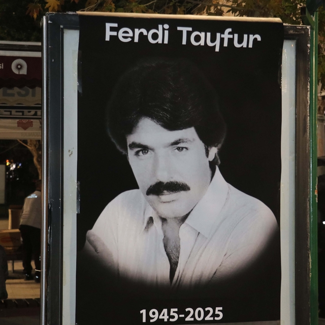 Hayranları, Ferdi Tayfur için mevlit okuttu