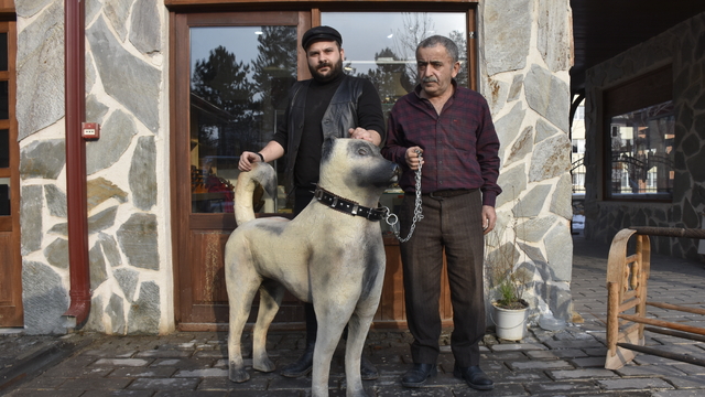 Ahşap oyma ustasından 'Kangal köpeği' heykeli