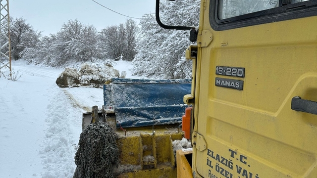 Elazığ'da kardan 159 köy yolu ulaşıma kapandı