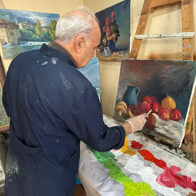 Uzman doktor, 52 yıldır yağlı boya resim yapıyor