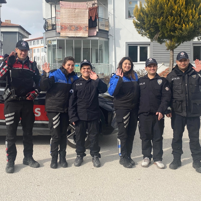 Burdur'da özel gereksinimli iki kardeşin polis olma hayali gerçek oldu