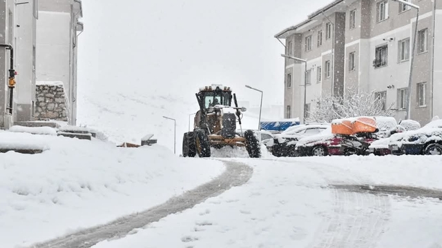 Malatya'da 320 mahalle yolu kardan kapandı