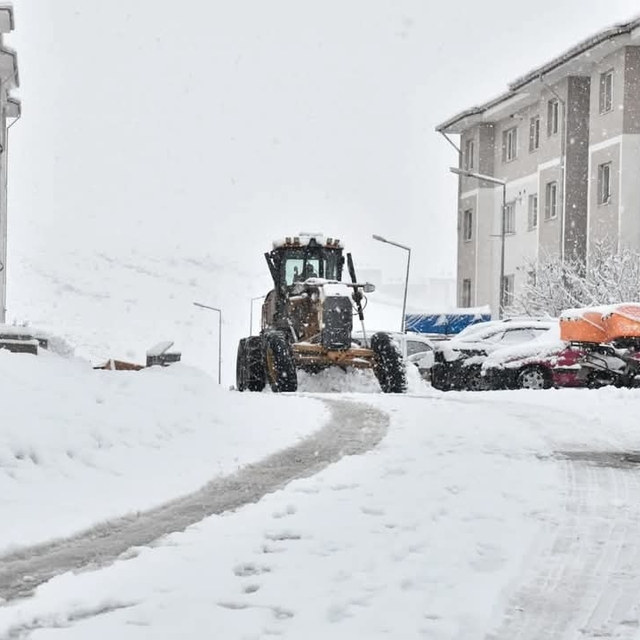 Malatya'da 320 mahalle yolu kardan kapandı