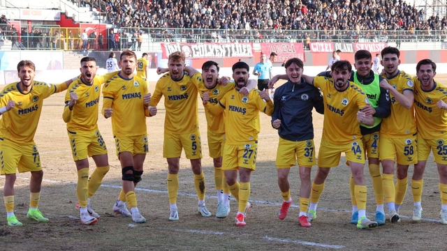 Menemen FK son dakikada güldü