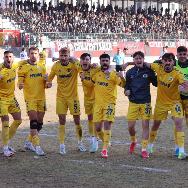 Menemen FK son dakikada güldü