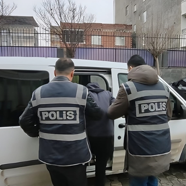 Diyarbakır'da kadın kılığına girerek hırsızlık yapan şüpheli yakalandı