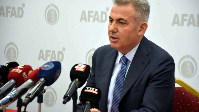 Vali Elban: Santorini civarında oluşacak deprem, tsunami ve volkanik patlamadan İzmir'in etkilenme ihtimali çok az