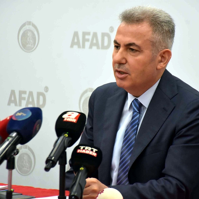 Vali Elban: Santorini civarında oluşacak deprem, tsunami ve volkanik patlam...