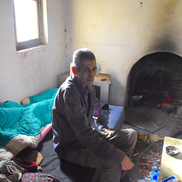 Antalya'da tek göz odada yaşam mücadelesi veren kişiye yardım eli uzatıldı