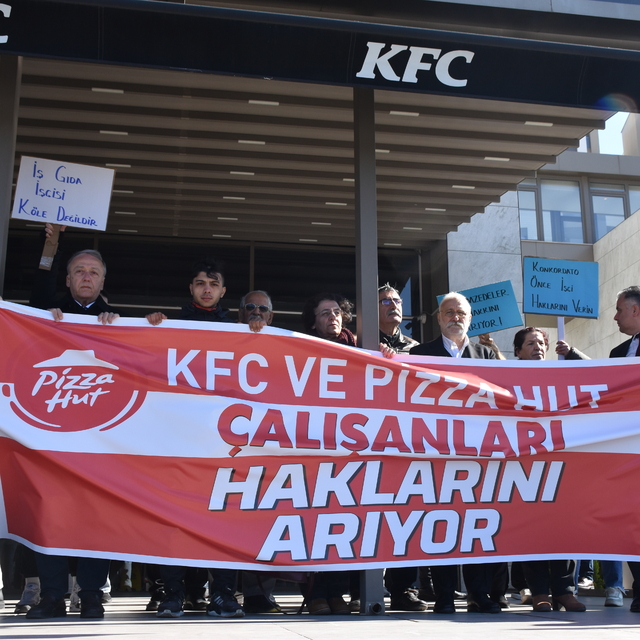 Antalya'da KFC ve Pizza Hut çalışanlarından protesto