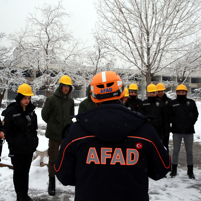 Kayseri'de Türk Telekom ve polis ekiplerine arama kurtarma eğitimi verildi