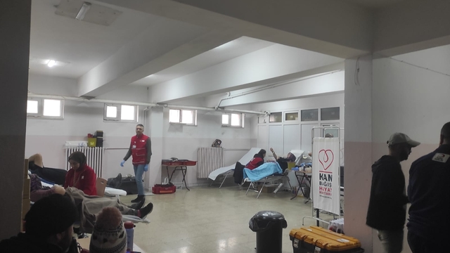 Tokat'ta veliler ve öğretmenler kan bağışında bulundu