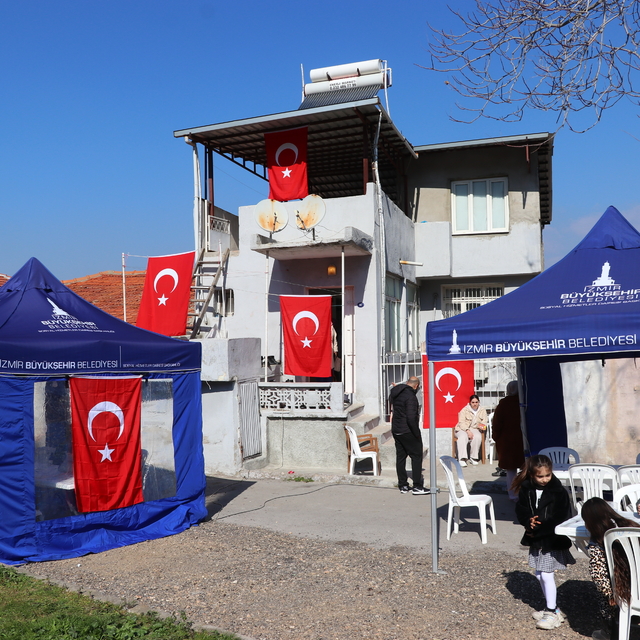 Şehit Uzman Çavuş Osman Oktay'ın İzmir'deki ailesine acı haber verildi