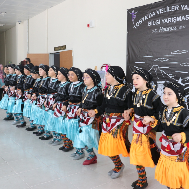 Hayvancılıkla geçinen velilerin katıldığı bilgi yarışmasının ödülü yem oldu