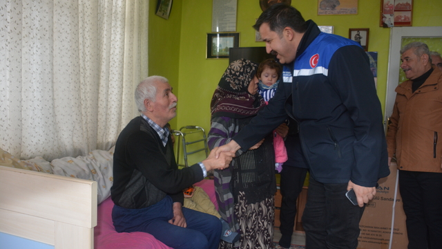 Dünya İyilik Platformundan Suşehri'ndeki bedensel engelli kişiye akülü araç desteği