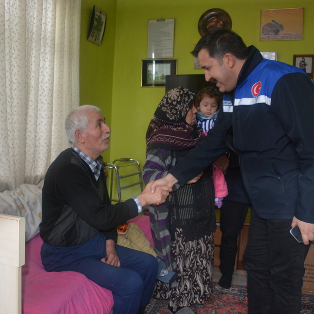 Dünya İyilik Platformundan Suşehri'ndeki bedensel engelli kişiye akülü araç...