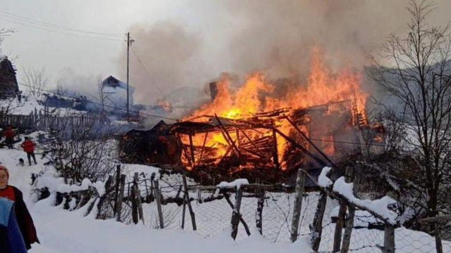 Kastamonu'da 2 ev, 4 ahır ve 1 traktör yandı