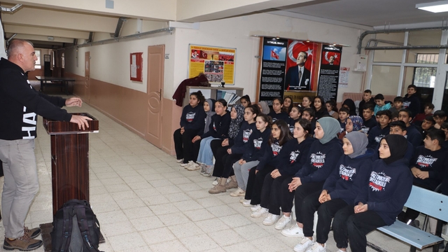 Altınözü'nde öğrencilere gazetecilik mesleği tanıtıldı