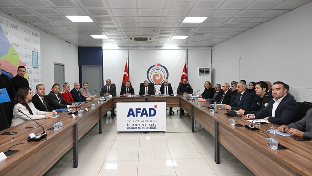 Konyaaltı Sahili'ndeki kaçak yapılar kaldırılacak