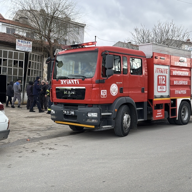 Eskişehir'de bir iş yerinde patlayan mutfak tüpü hasara neden oldu