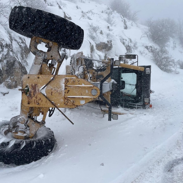 Yozgat'ta devrilen kar küreme aracının sürücüsü yaralandı
