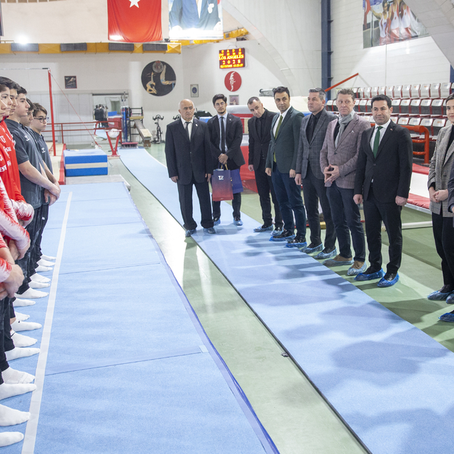 Japon diplomat Iwasa, Bolu'da milli cimnastikçileri ziyaret etti