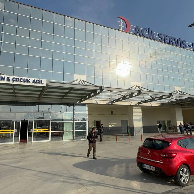 Entegre tesisinde 12 işçi, zehirlenme şüphesiyle hastaneye kaldırıldı