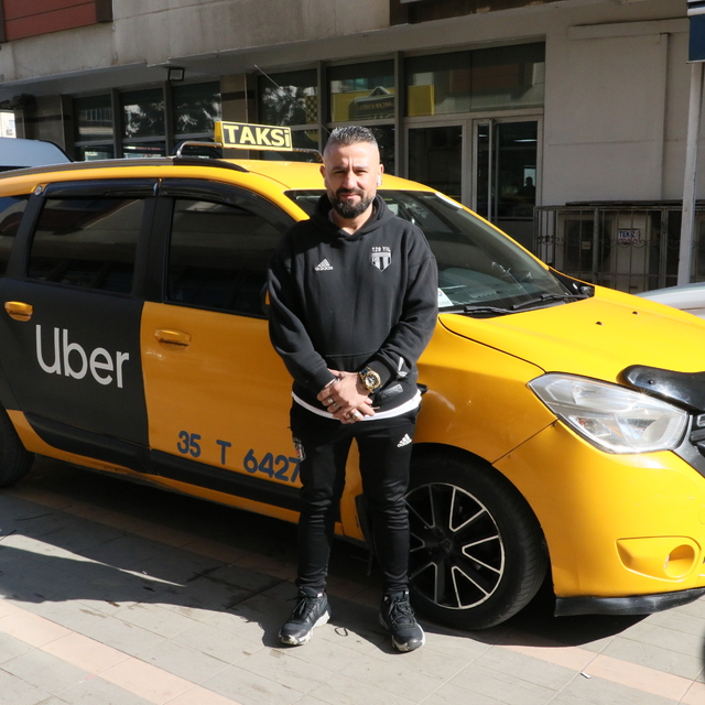 "Askeri üniformayla" dolandırıcılık yaptığı iddia edilen kişi hakkında 10 y...