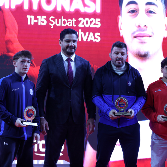 23 Yaş Altı Türkiye Güreş Şampiyonası'nda serbest stilde şampiyonlar belli...