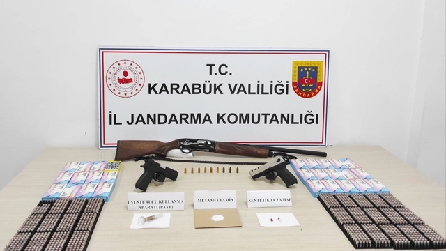Karabük'te uyuşturucu madde ve ruhsatsız silah ele geçirildi